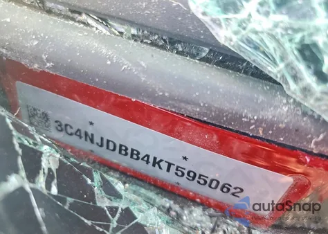 2019 Jeep Compass Latitude z USA, uszkodzony, nr VIN 3C4NJDBB4KT595062